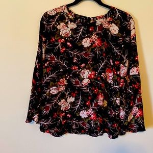 Loft outlet floral blouse. Size medium. Bell sleeve.